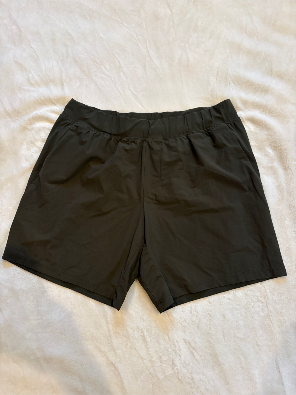 All In Motion Mens dark green Athletic Shorts 7”